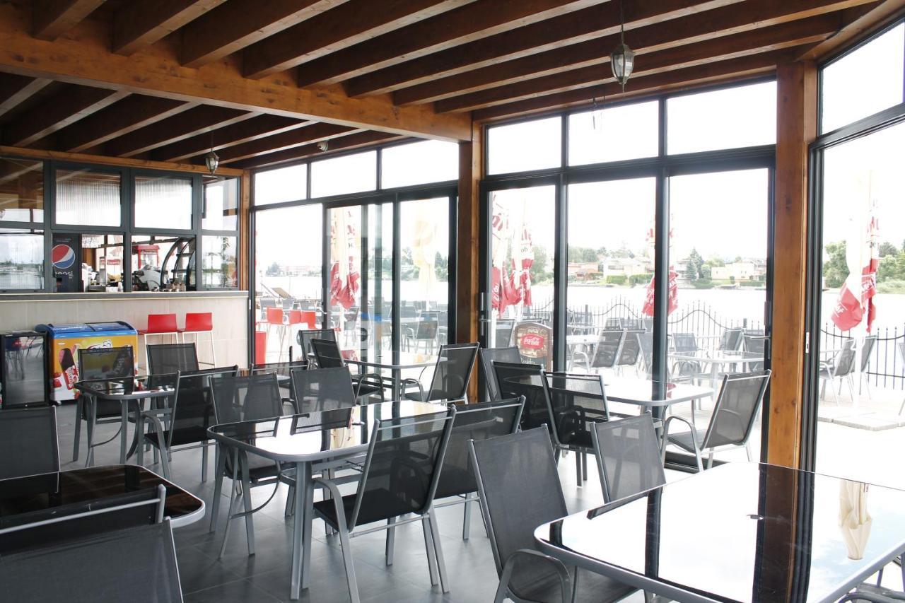 Apartmánový Wellness Garni Hotel Relax Senec Exterior foto