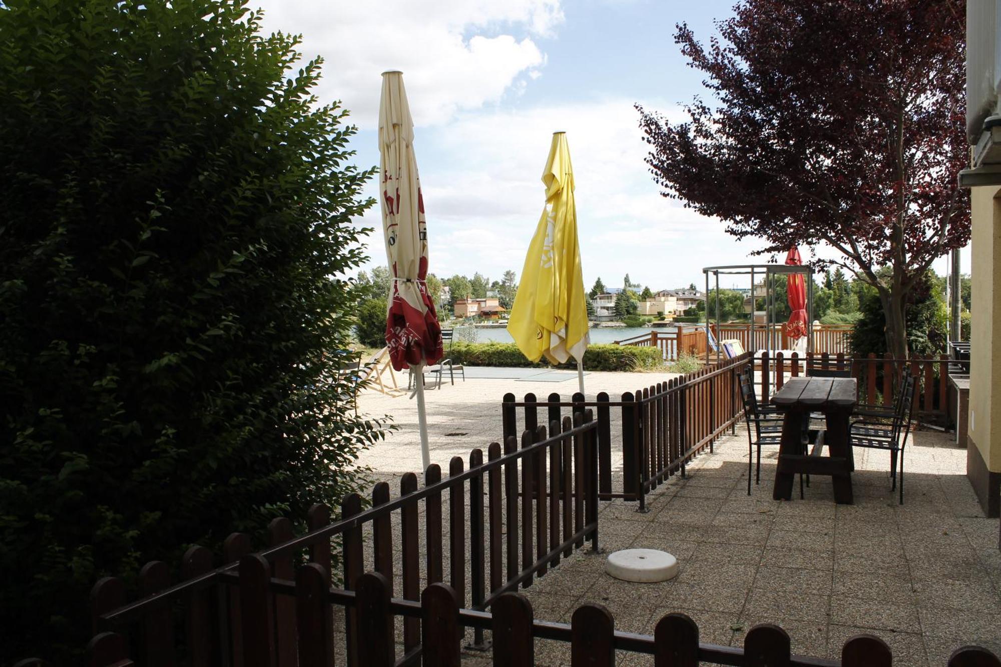 Apartmánový Wellness Garni Hotel Relax Senec Zimmer foto